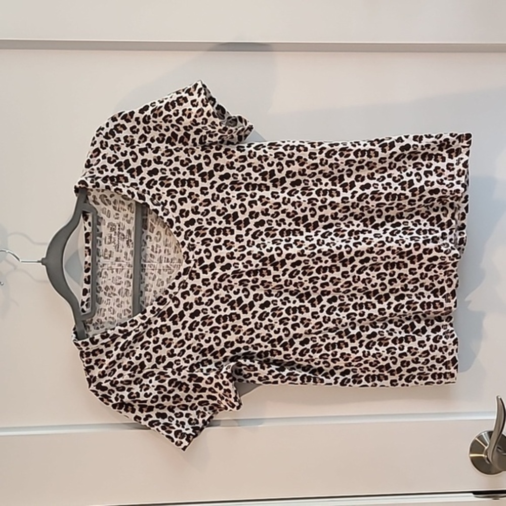 Leopard v‎ neck​